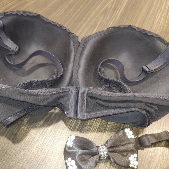 Bedazzled Blingy Bra and Bow Tie 40H Custom Made 🙌🏽 - Picture 4 of 5